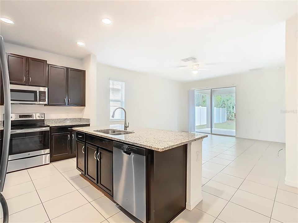 待售: $340,000 (3 贝兹, 2 浴室, 1704 平方英尺)