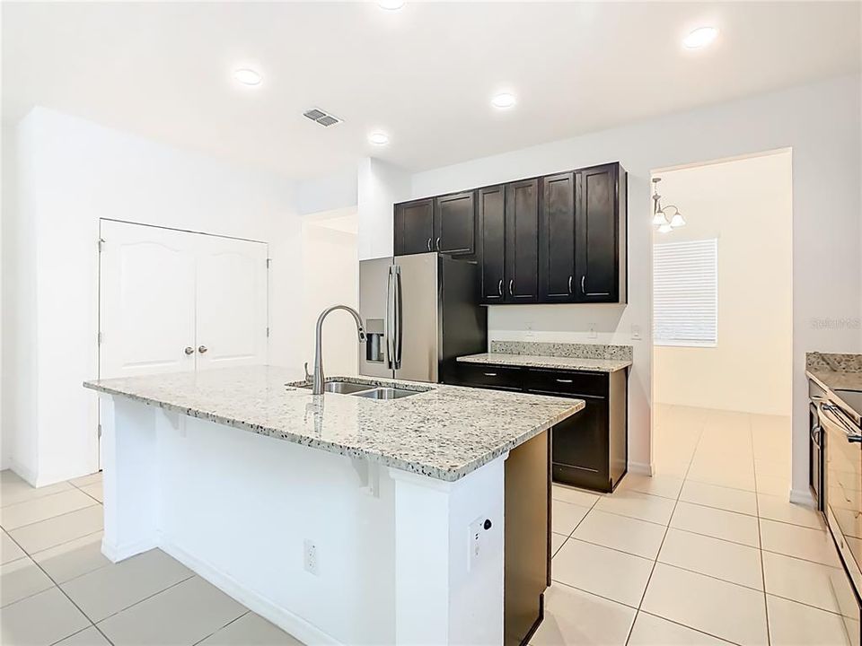 待售: $340,000 (3 贝兹, 2 浴室, 1704 平方英尺)