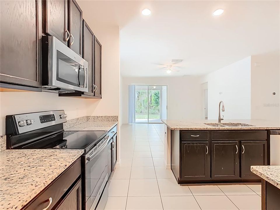 待售: $340,000 (3 贝兹, 2 浴室, 1704 平方英尺)