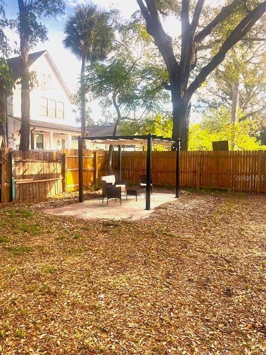 待售: $310,000 (2 贝兹, 1 浴室, 895 平方英尺)