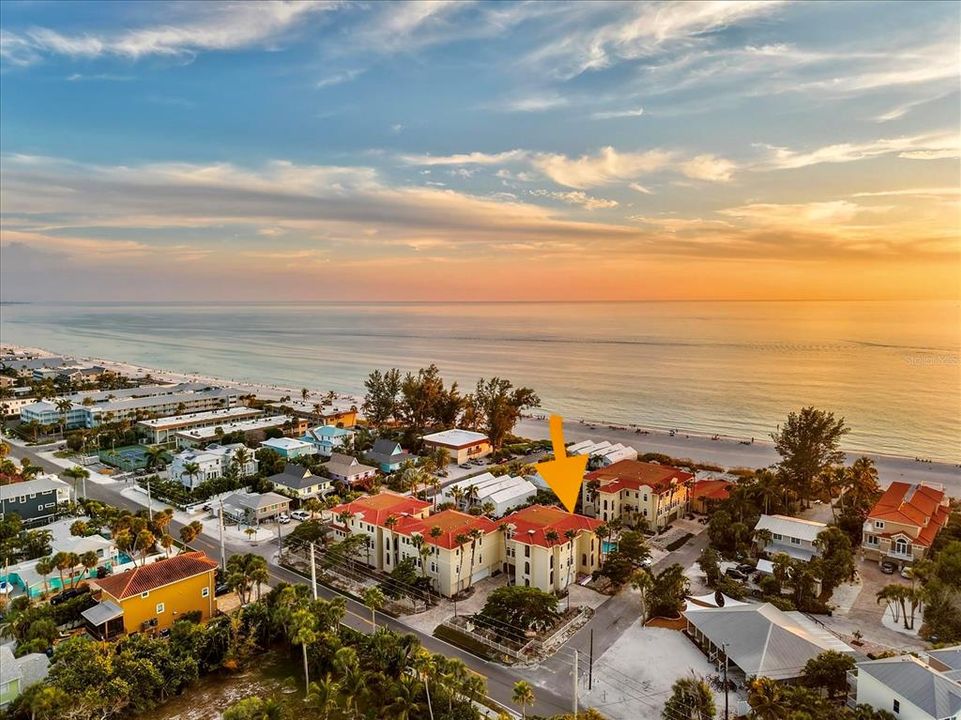 For Sale: $2,395,000 (3 beds, 3 baths, 2136 Square Feet)