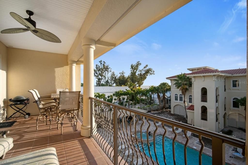 For Sale: $2,395,000 (3 beds, 3 baths, 2136 Square Feet)