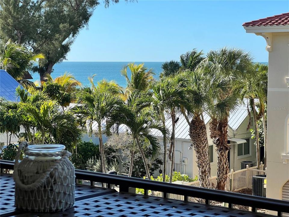 For Sale: $2,395,000 (3 beds, 3 baths, 2136 Square Feet)