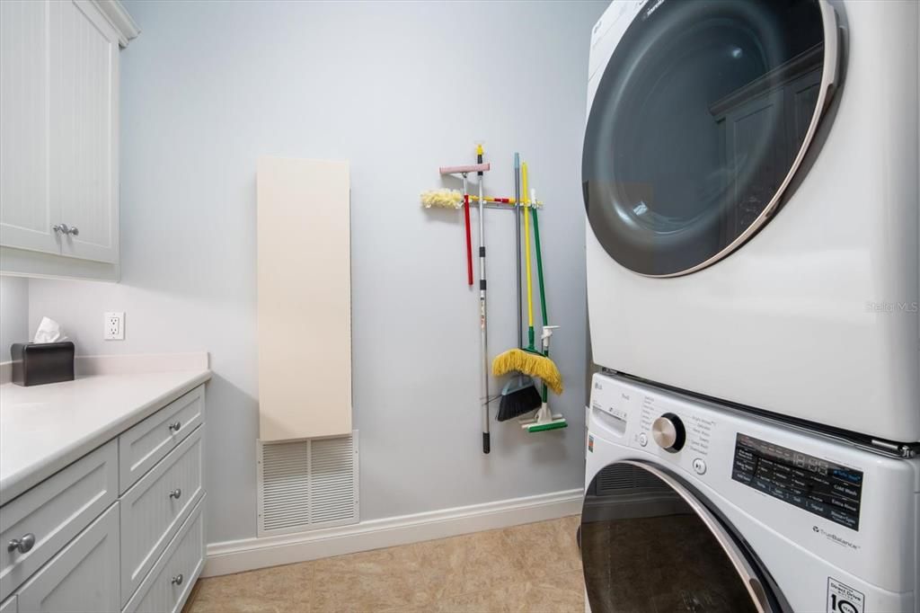 For Sale: $2,395,000 (3 beds, 3 baths, 2136 Square Feet)