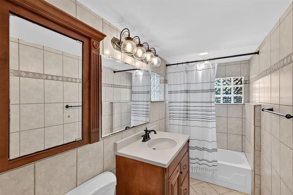 Activo con contrato: $324,000 (3 camas, 2 baños, 1317 Pies cuadrados)