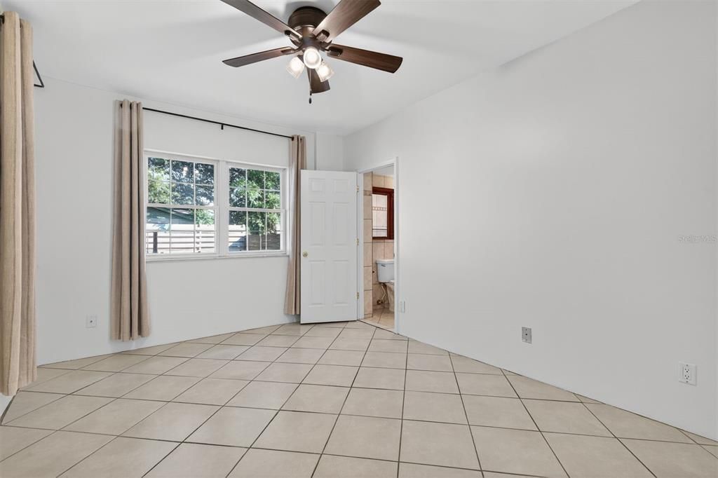 Activo con contrato: $324,000 (3 camas, 2 baños, 1317 Pies cuadrados)