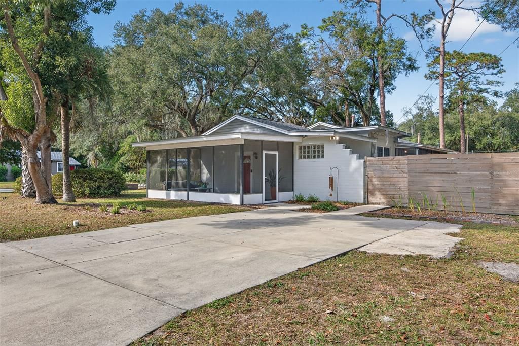 Activo con contrato: $324,000 (3 camas, 2 baños, 1317 Pies cuadrados)