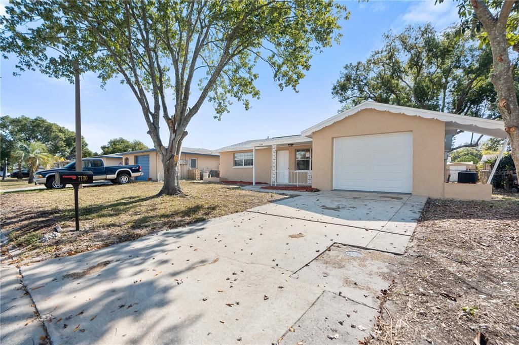 待售: $215,000 (2 贝兹, 2 浴室, 1012 平方英尺)