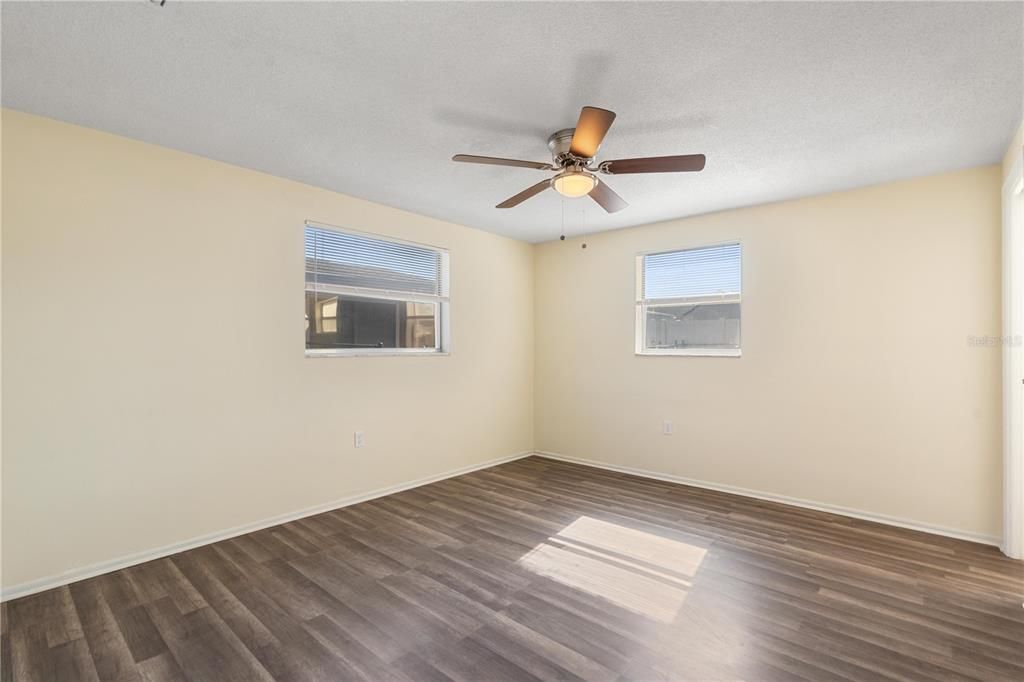 待售: $215,000 (2 贝兹, 2 浴室, 1012 平方英尺)