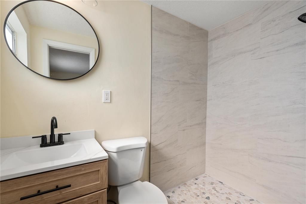 待售: $215,000 (2 贝兹, 2 浴室, 1012 平方英尺)