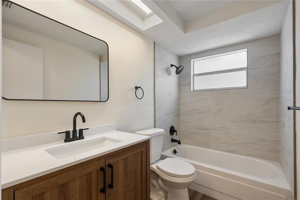 待售: $215,000 (2 贝兹, 2 浴室, 1012 平方英尺)