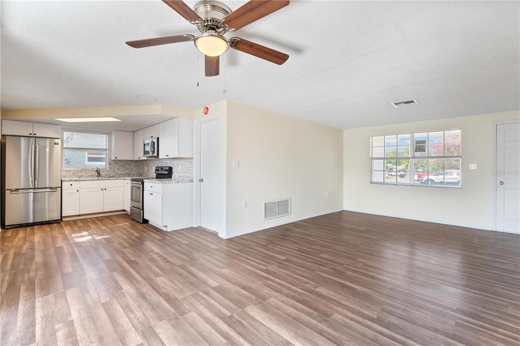 待售: $215,000 (2 贝兹, 2 浴室, 1012 平方英尺)