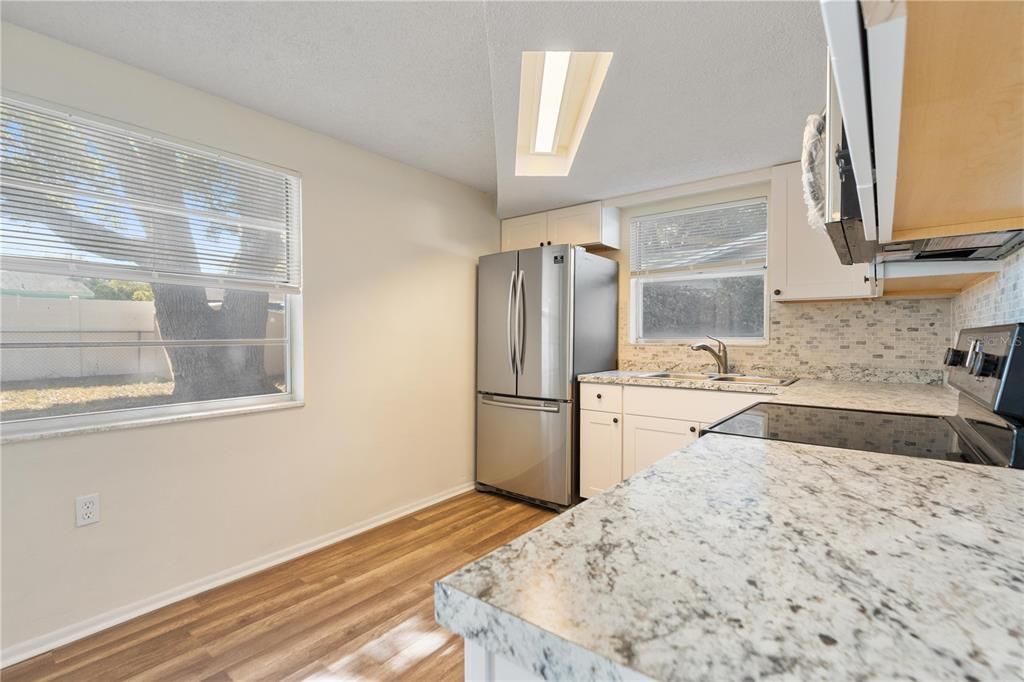 待售: $215,000 (2 贝兹, 2 浴室, 1012 平方英尺)