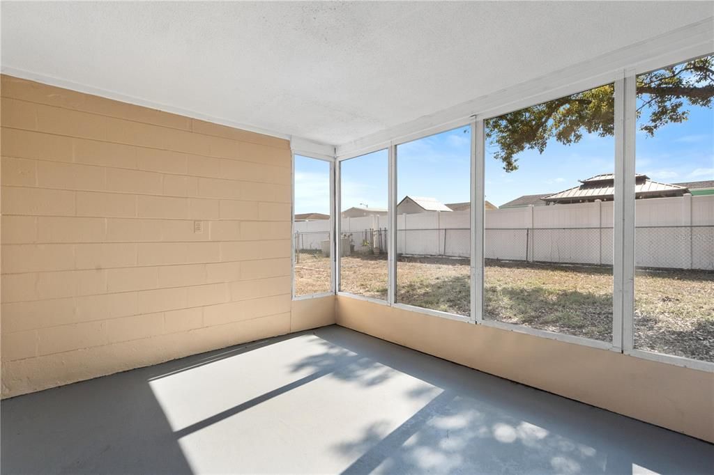 待售: $215,000 (2 贝兹, 2 浴室, 1012 平方英尺)