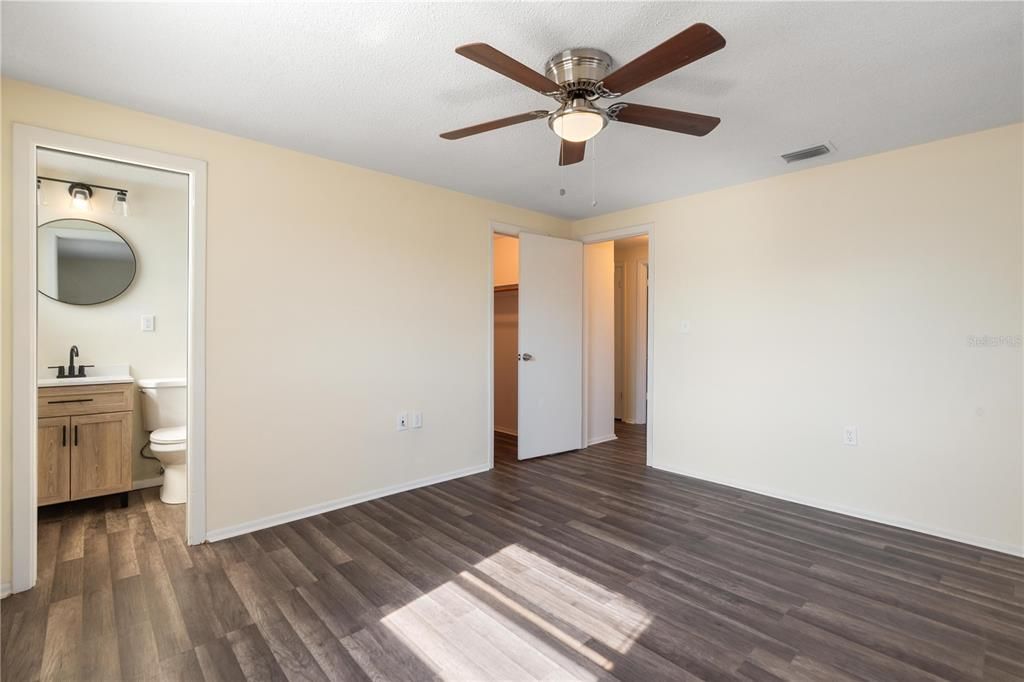 待售: $215,000 (2 贝兹, 2 浴室, 1012 平方英尺)