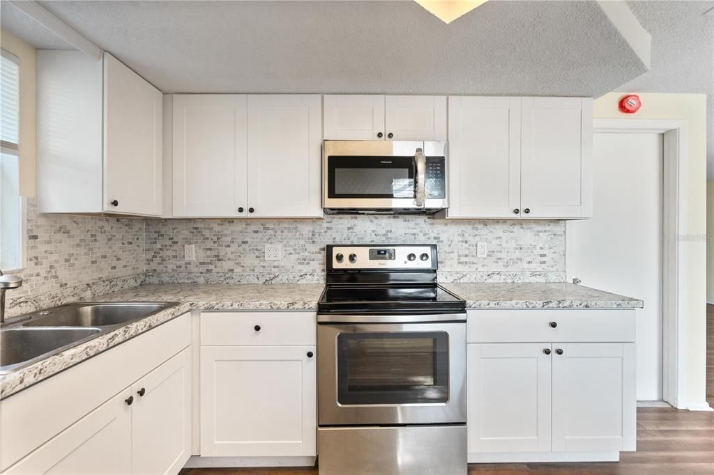 待售: $215,000 (2 贝兹, 2 浴室, 1012 平方英尺)