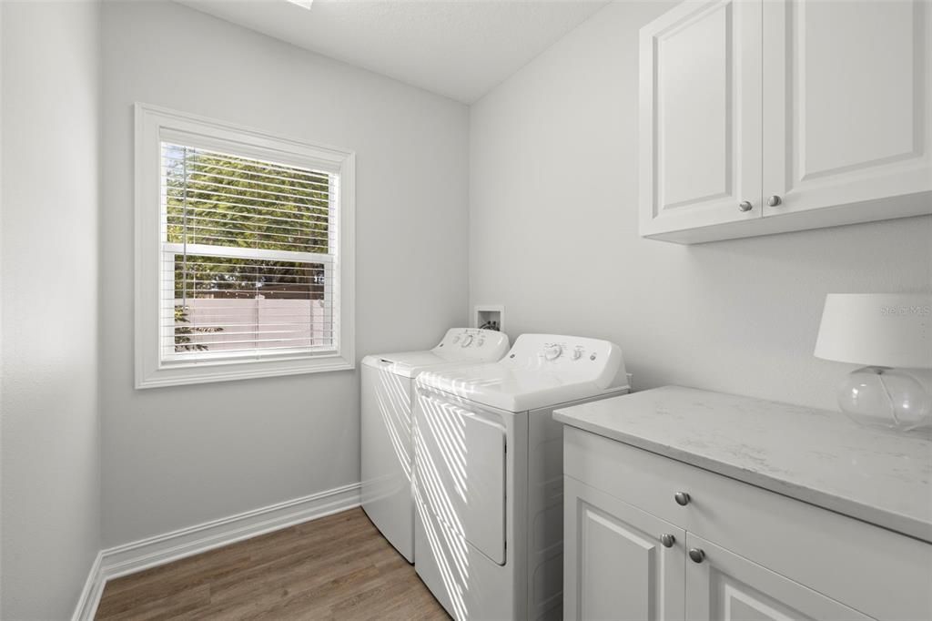 Под контрактом: $599,000 (3 спален, 2 ванн, 1596 Квадратных фут)