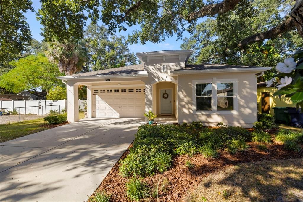 Под контрактом: $599,000 (3 спален, 2 ванн, 1596 Квадратных фут)