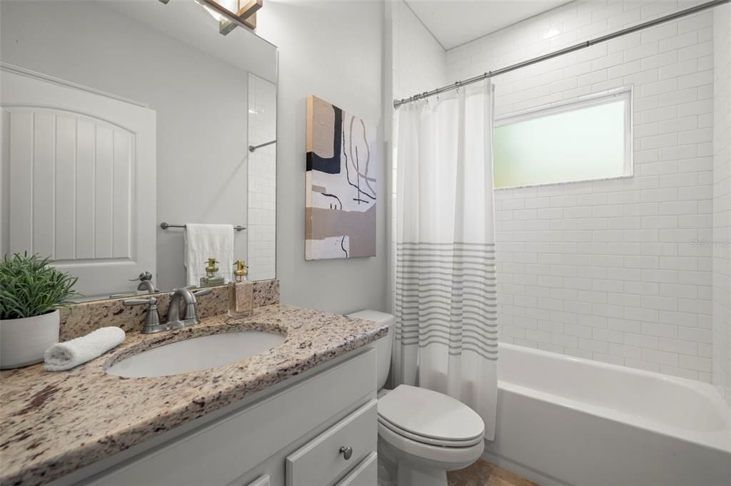 Под контрактом: $599,000 (3 спален, 2 ванн, 1596 Квадратных фут)