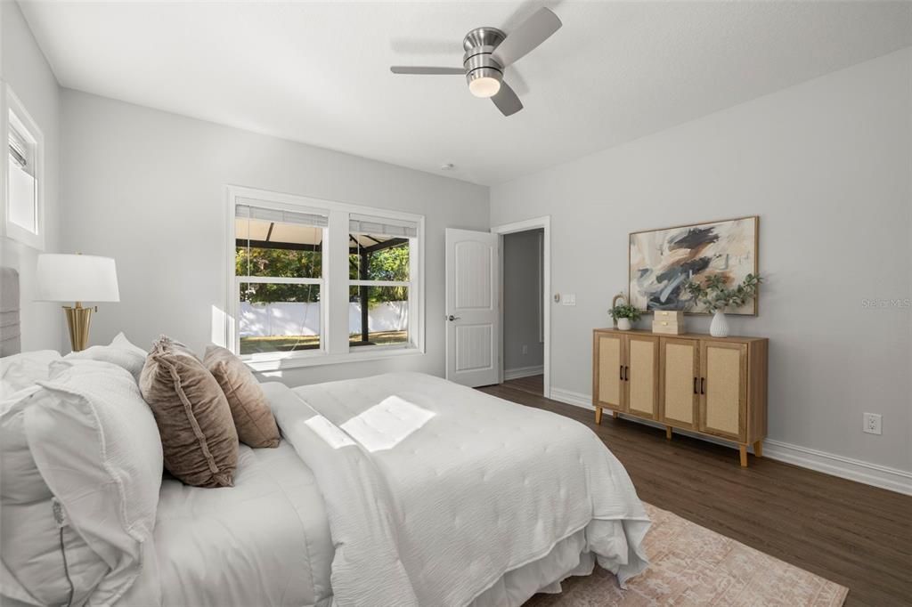 Под контрактом: $599,000 (3 спален, 2 ванн, 1596 Квадратных фут)