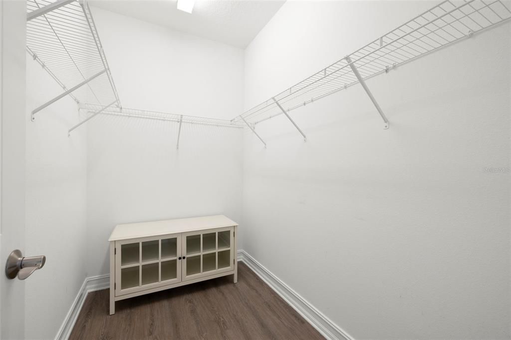 Под контрактом: $599,000 (3 спален, 2 ванн, 1596 Квадратных фут)