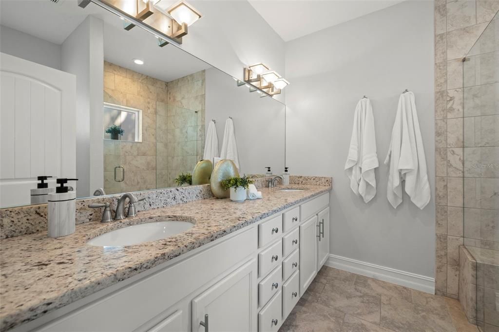 Под контрактом: $599,000 (3 спален, 2 ванн, 1596 Квадратных фут)