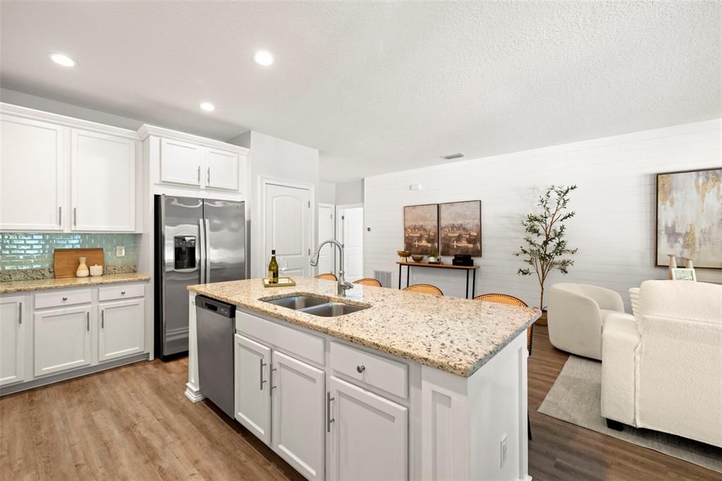 Под контрактом: $599,000 (3 спален, 2 ванн, 1596 Квадратных фут)