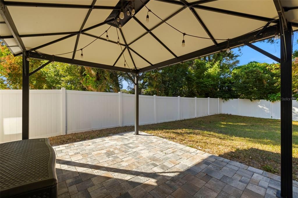 Под контрактом: $599,000 (3 спален, 2 ванн, 1596 Квадратных фут)