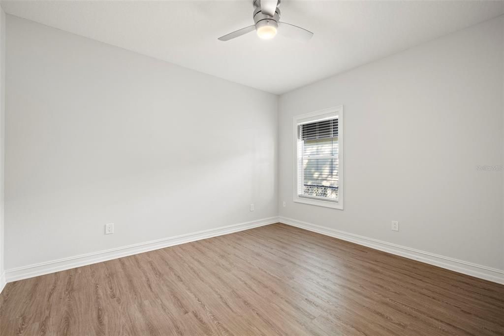 Под контрактом: $599,000 (3 спален, 2 ванн, 1596 Квадратных фут)