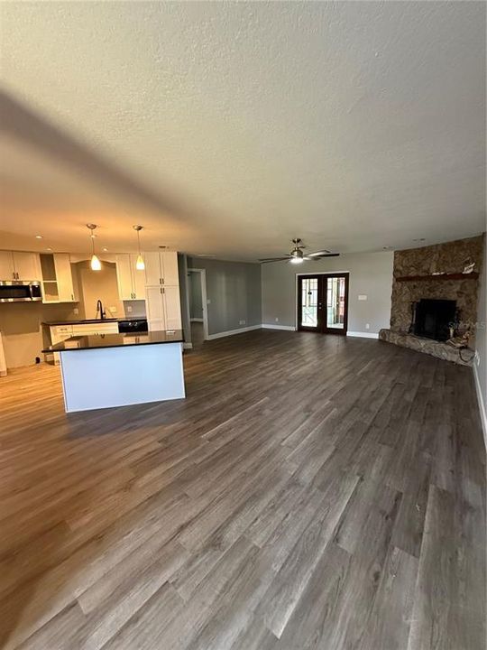 For Sale: $329,900 (3 beds, 2 baths, 1605 Square Feet)