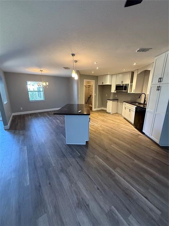 For Sale: $329,900 (3 beds, 2 baths, 1605 Square Feet)