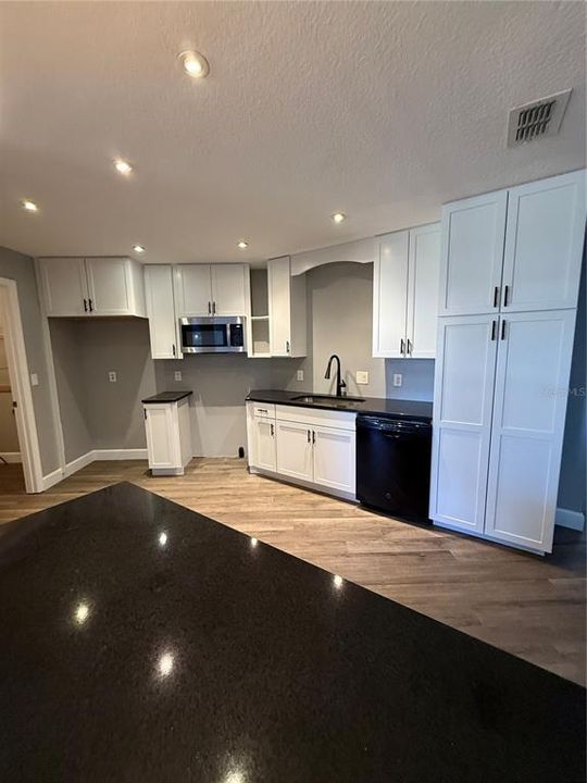 For Sale: $329,900 (3 beds, 2 baths, 1605 Square Feet)