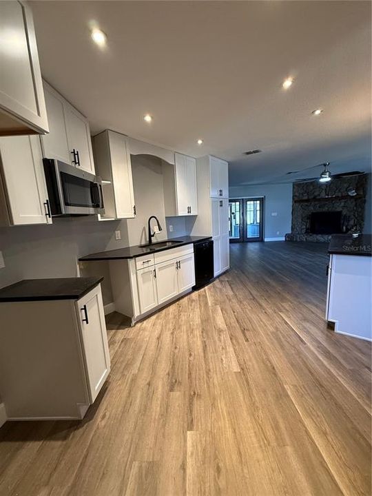 For Sale: $329,900 (3 beds, 2 baths, 1605 Square Feet)