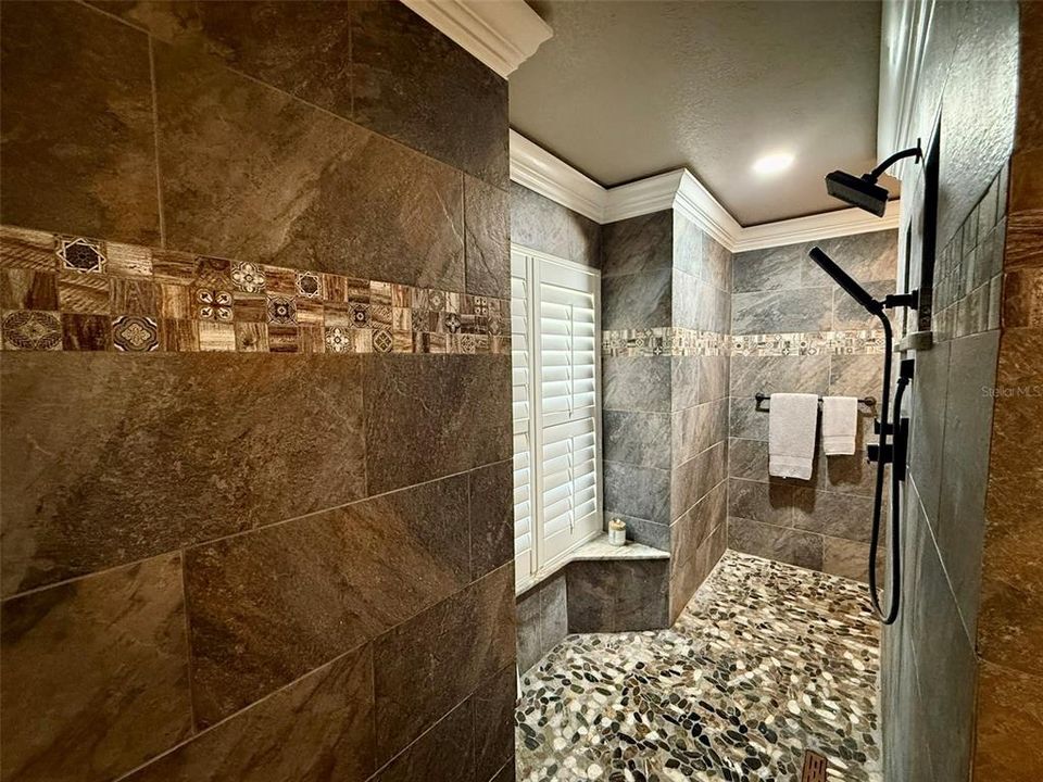 En Venta: $450,000 (4 camas, 2 baños, 2104 Pies cuadrados)