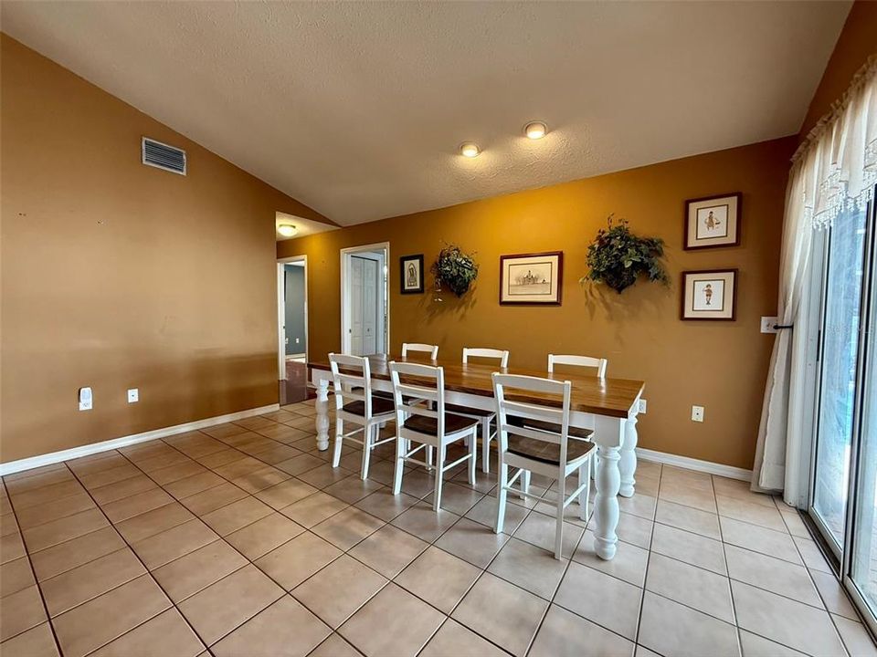 En Venta: $450,000 (4 camas, 2 baños, 2104 Pies cuadrados)