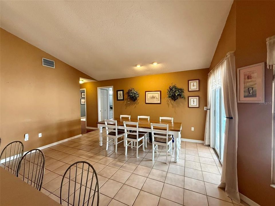 En Venta: $450,000 (4 camas, 2 baños, 2104 Pies cuadrados)