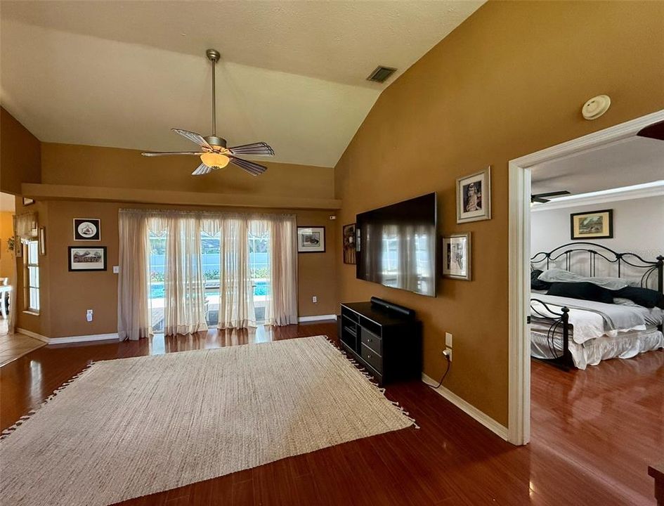 En Venta: $450,000 (4 camas, 2 baños, 2104 Pies cuadrados)