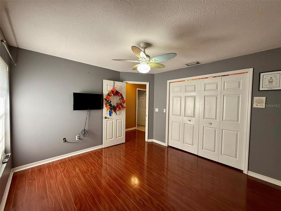 En Venta: $450,000 (4 camas, 2 baños, 2104 Pies cuadrados)