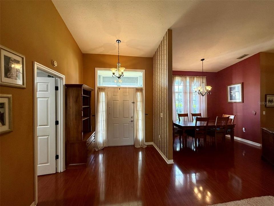 En Venta: $450,000 (4 camas, 2 baños, 2104 Pies cuadrados)