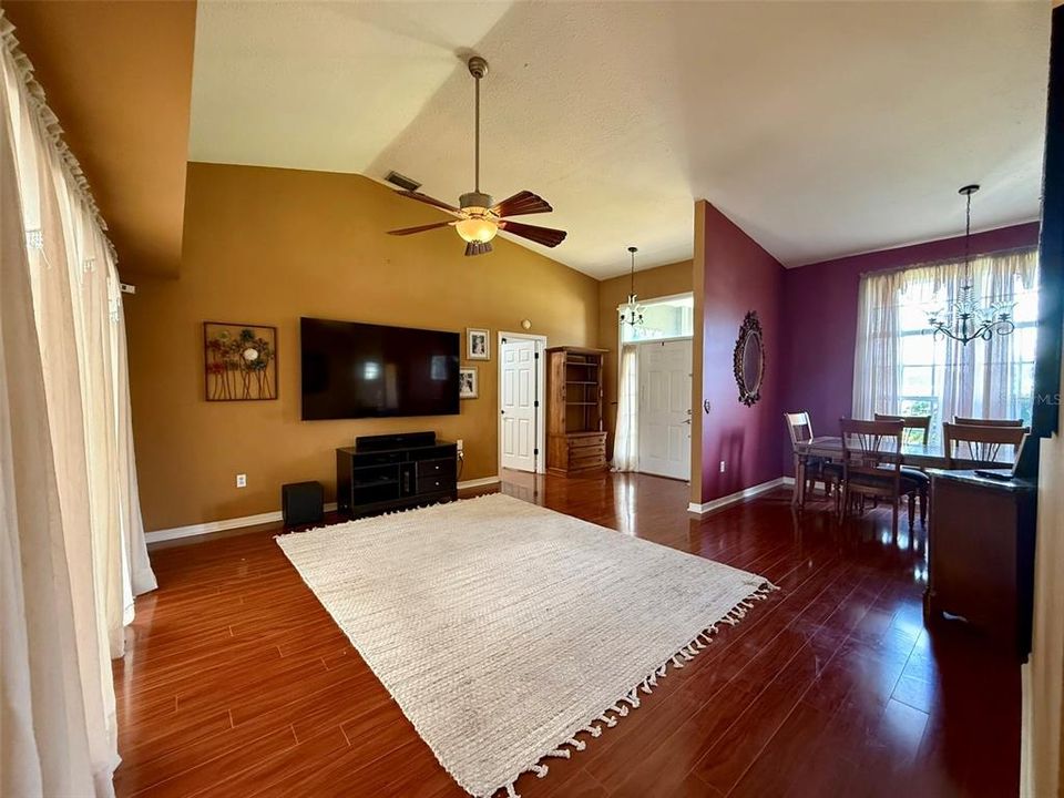 En Venta: $450,000 (4 camas, 2 baños, 2104 Pies cuadrados)