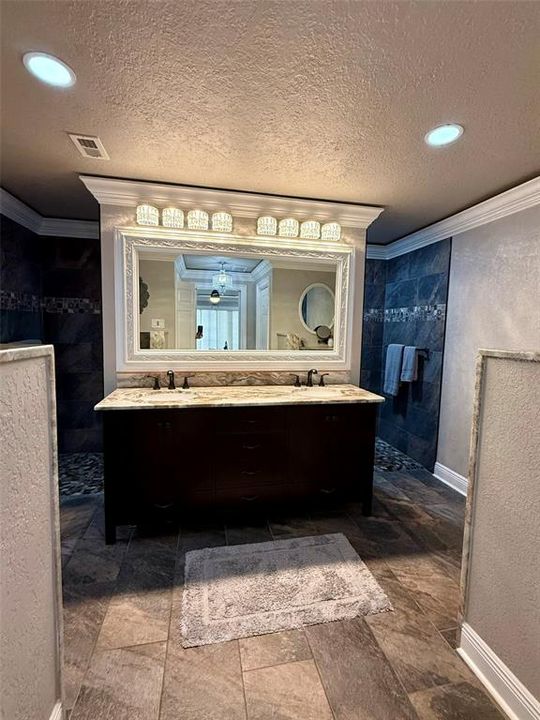 En Venta: $450,000 (4 camas, 2 baños, 2104 Pies cuadrados)