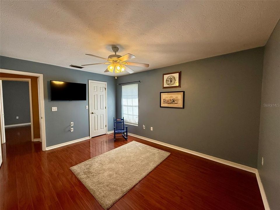 En Venta: $450,000 (4 camas, 2 baños, 2104 Pies cuadrados)