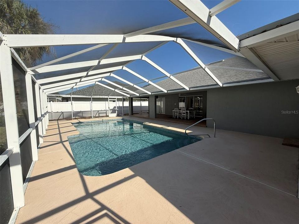 En Venta: $450,000 (4 camas, 2 baños, 2104 Pies cuadrados)