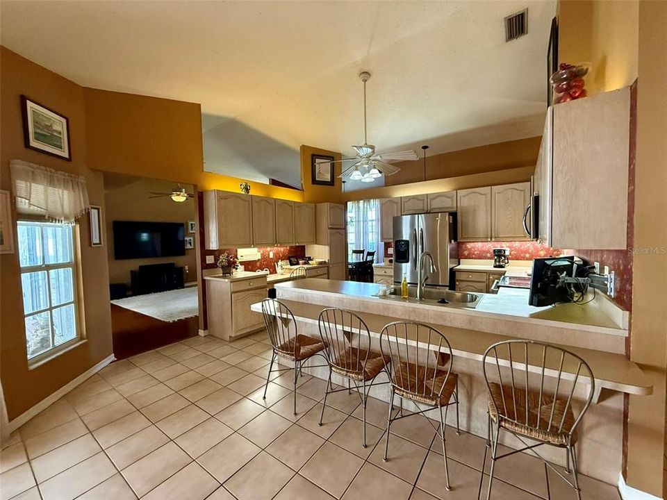 En Venta: $450,000 (4 camas, 2 baños, 2104 Pies cuadrados)