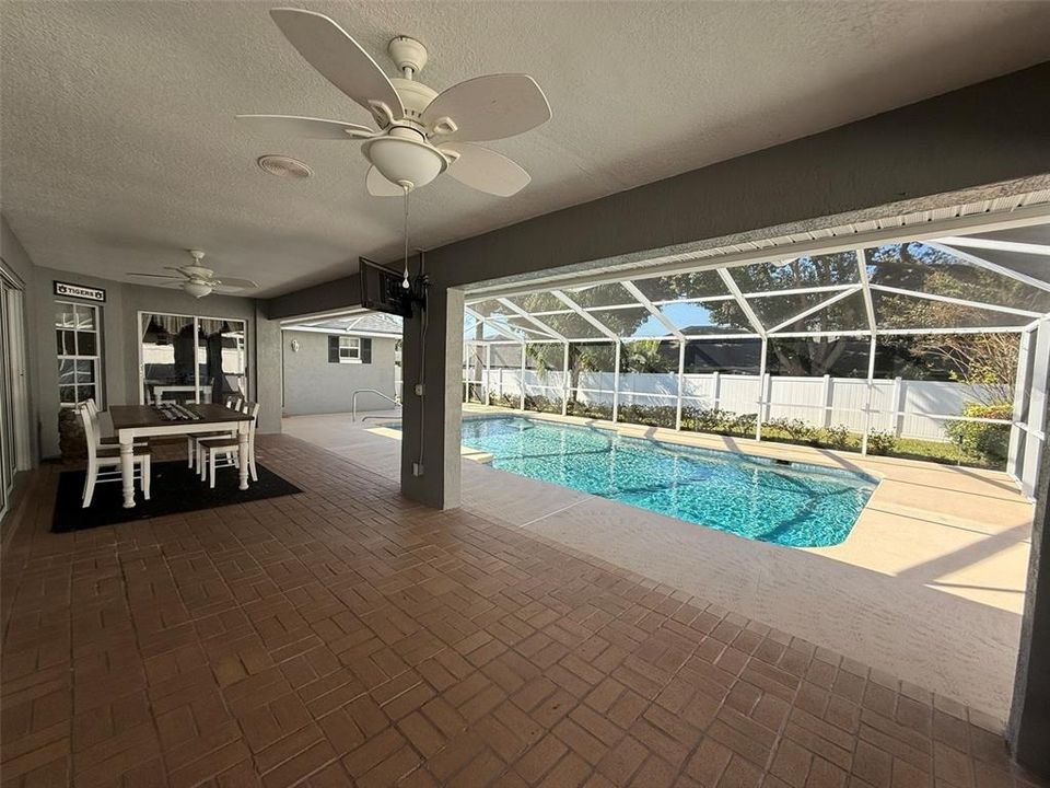 En Venta: $450,000 (4 camas, 2 baños, 2104 Pies cuadrados)