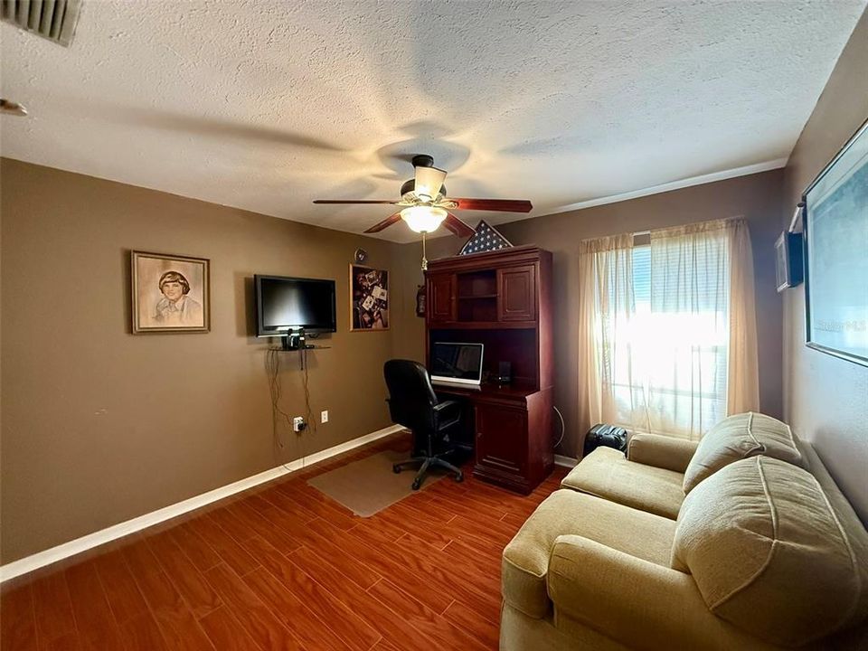 En Venta: $450,000 (4 camas, 2 baños, 2104 Pies cuadrados)