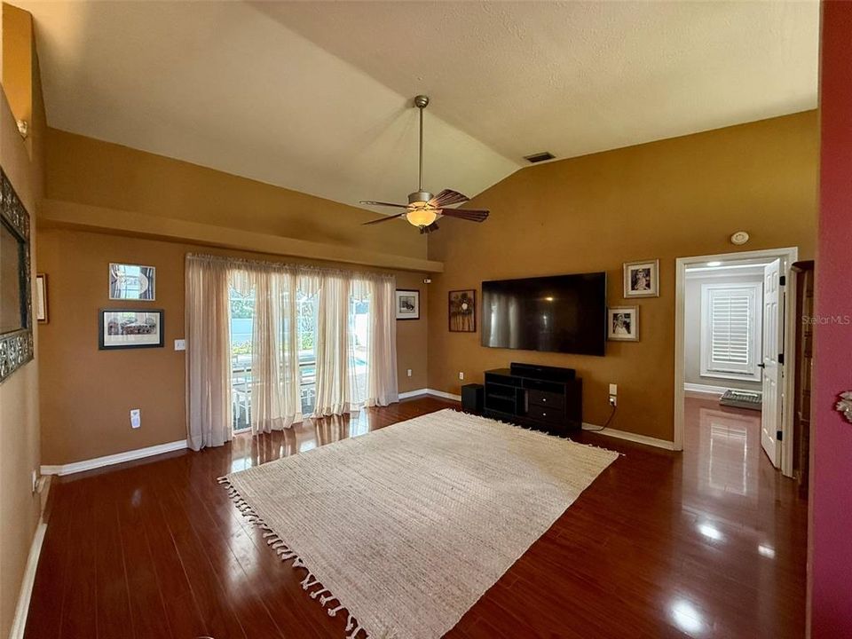 En Venta: $450,000 (4 camas, 2 baños, 2104 Pies cuadrados)