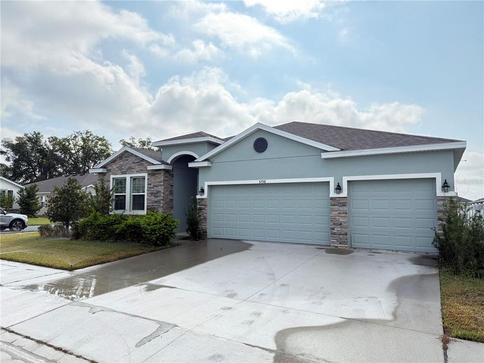 For Rent: $2,500 (4 beds, 3 baths, 2372 Square Feet)