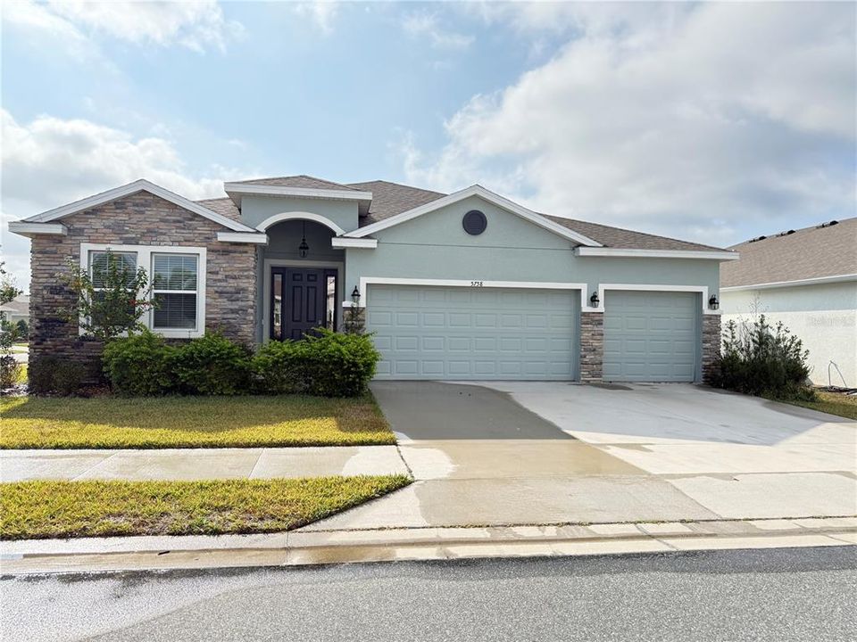 For Rent: $2,500 (4 beds, 3 baths, 2372 Square Feet)