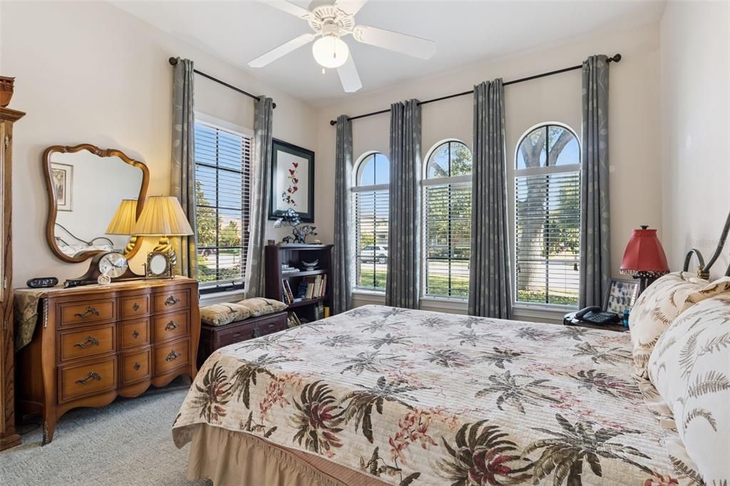 En Venta: $995,000 (5 camas, 4 baños, 4871 Pies cuadrados)